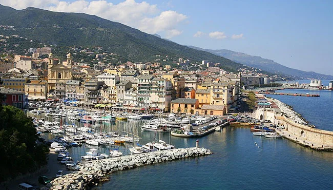 Location de yachts en Corse